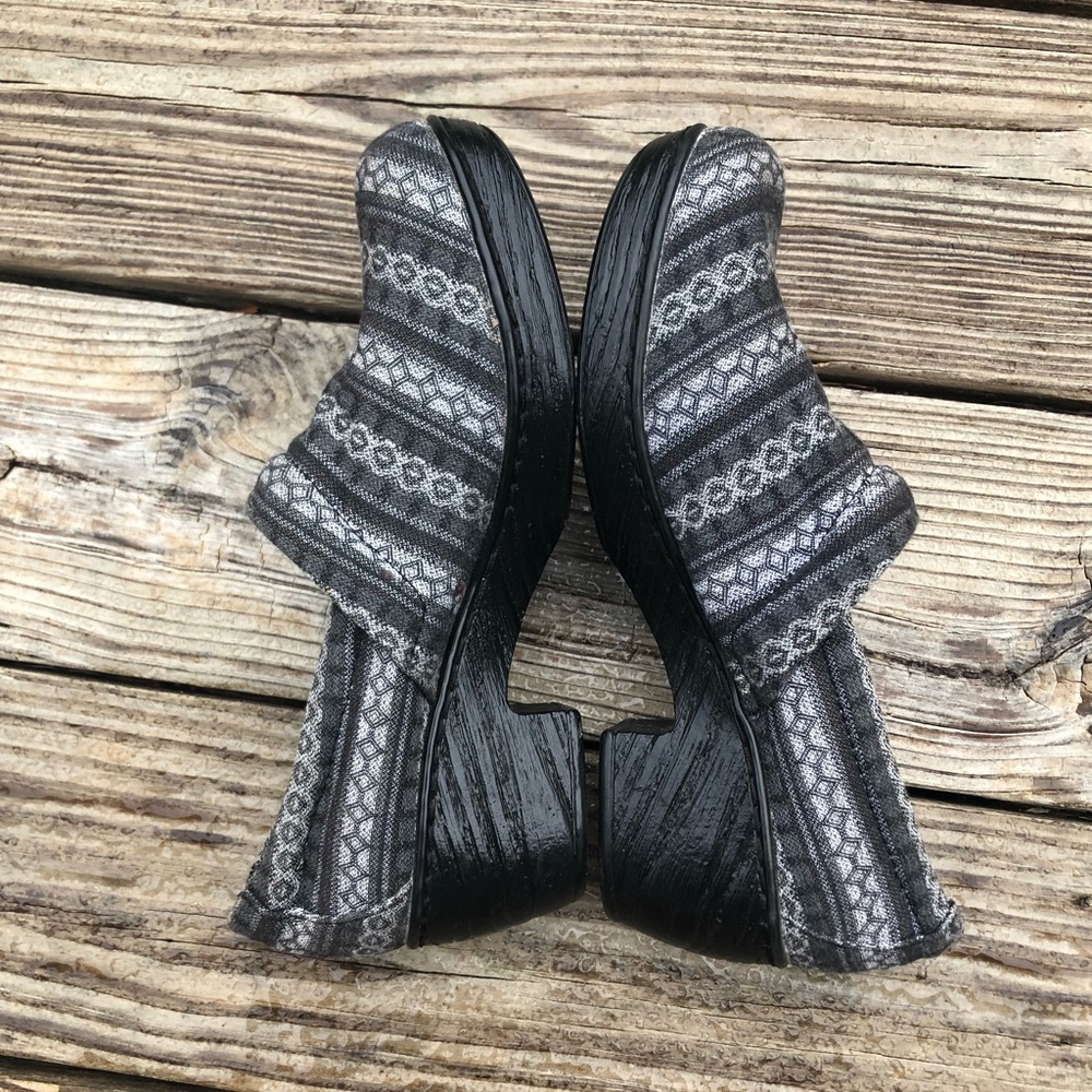 Gray Patterned Women's Shoes - Picture 6 of 9